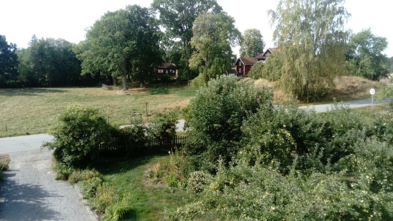 Charmig Villalagenhet 150 M Fran Vanerns Strand Mariestads kommun Eksteriør billede